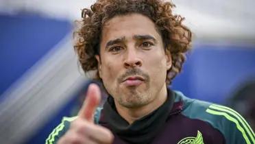 Guillermo Ochoa estaba dedicado a los videojuegos, mientras se daba el juego del Tri