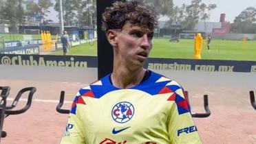 Igor Lichonovsky y al fondo el entrenamiento del América (Foto: Captura de video e Imago7)