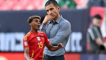 Jaime Lozano dirigiendo un partido amistoso de la selección mexicana (Fuente: Mexsports) 