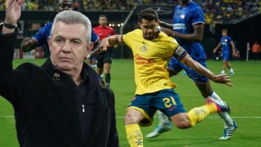 Javier Aguirre y al fondo Henry Martín en el partido vs el Chelsea (Foto: GettyImages)