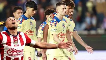 Javier Hernández junto a jugadores del América / FOTO AFP