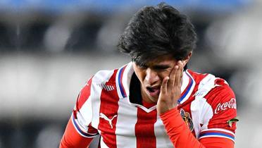 José Juan Macías con la playera de Chivas (Fuente: SportsMedia)