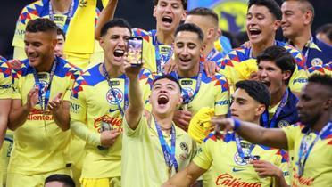 Jugadores de América festejan el campeonato (Fuente: Azteca) 