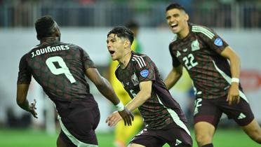 Jugadores de México festejando gol ante Jamaica (Fuente: ESPN)