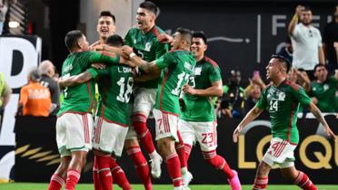 Jugadores de México festejando gol (Fuente: MEXSPORT)