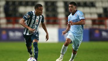 La polémica arbitral se hace presente en el Pachuca vs Cruz Azul / Foto: Mex Sport