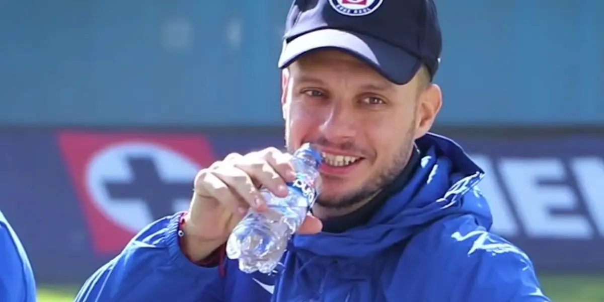Martín Anselmi toma agua en práctica de Cruz Azul / Cruz Azul 