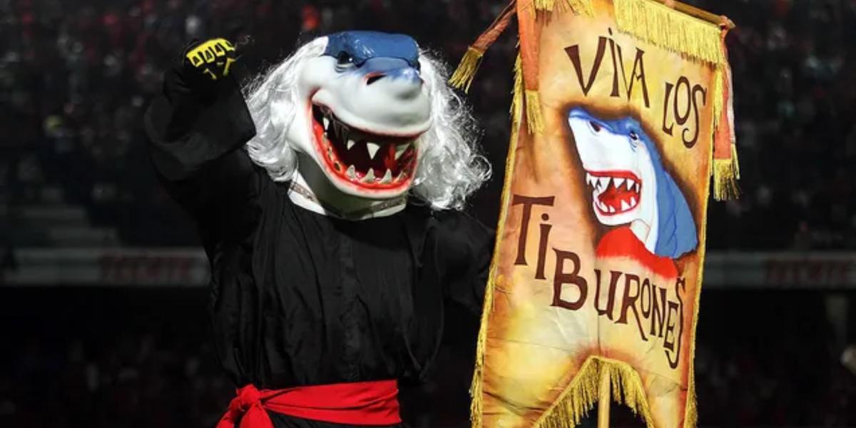Mascota de los Tiburones Rojos de Veracruz en el estadio Luis Pirata Fuentes (Fuente: Medio Tiempo) 