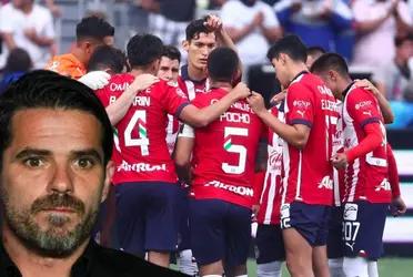 Mira al jugador que cepillarían de Chivas tras su decepcionante partido ante Santos Laguna