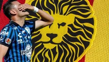 Pablo Barrera junto al escudo de Leones Negros / FOTO X