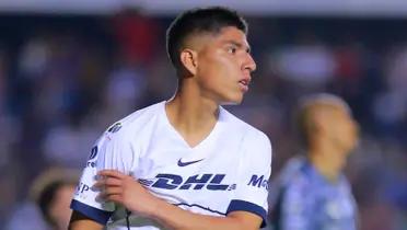 Piero Quispe durante el cotejo de Pumas ante Querétaro