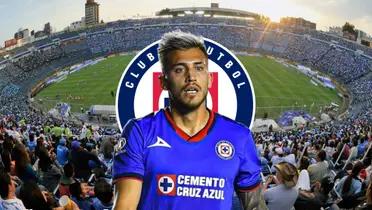 Piovi con el escudo de Cruz Azul de fondo el Estadio de los Deportes