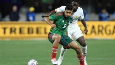 Raúl Jiménez en un partido con la Selección Mexicana (Foto: Mexsport)