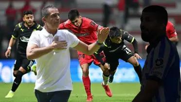 Renato Paiva, Rodrigo Aguirre y jugadores de Toluca y Chivas Foto: El Informador 