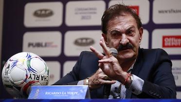 Ricardo La Volpe en una conferencia de prensa (Fuente: Marca) 