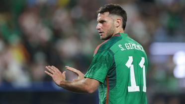 Santiago Giménez con la playera de México (Fuente: 365 Scores)