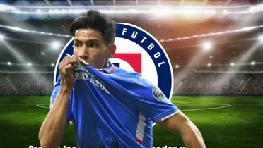 Uriel Antuna besando el escudo de Cruz Azul/FOTO El Futbolero