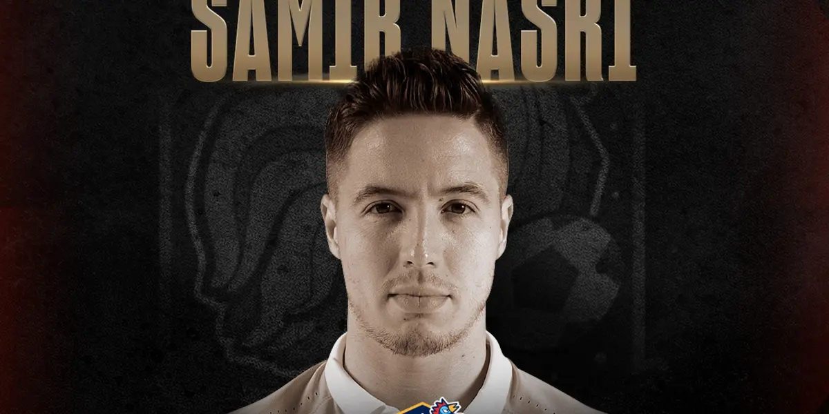 A Samir Nasri se lo ve pasado de peso, en su arribo a México.