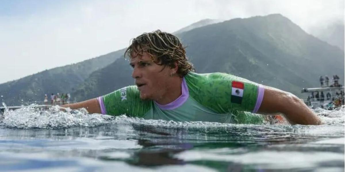 Alan Cleland surfeando en París 2024. (Foto: Getty Images)