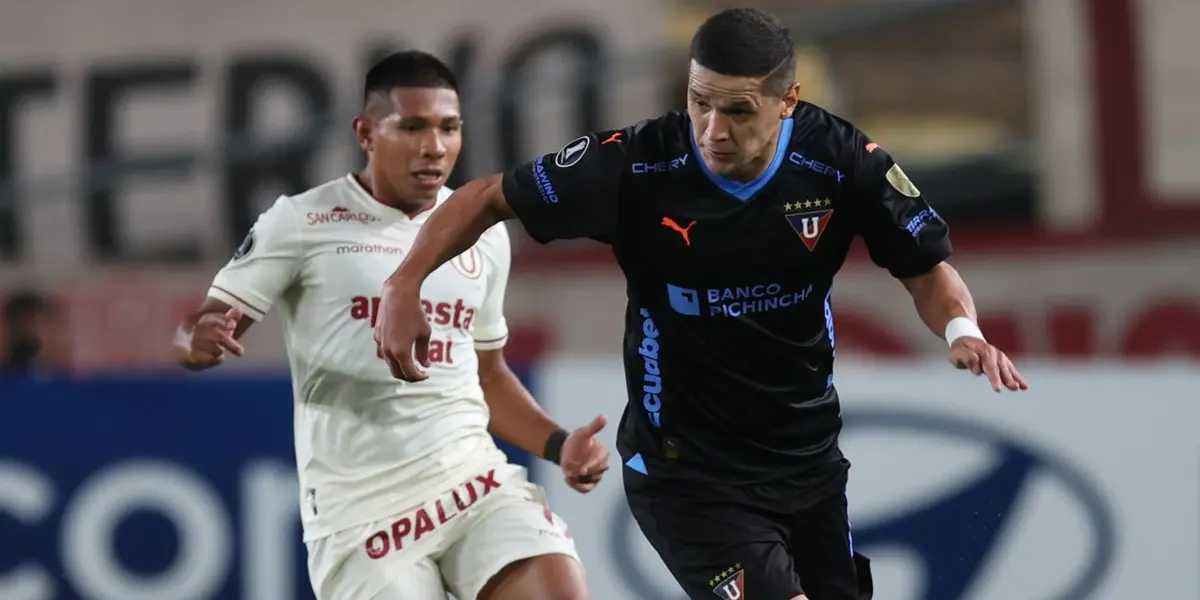 Álex Arce con Liga de Quito durante su visita a Universitario Deportes por la Copa Libertadores