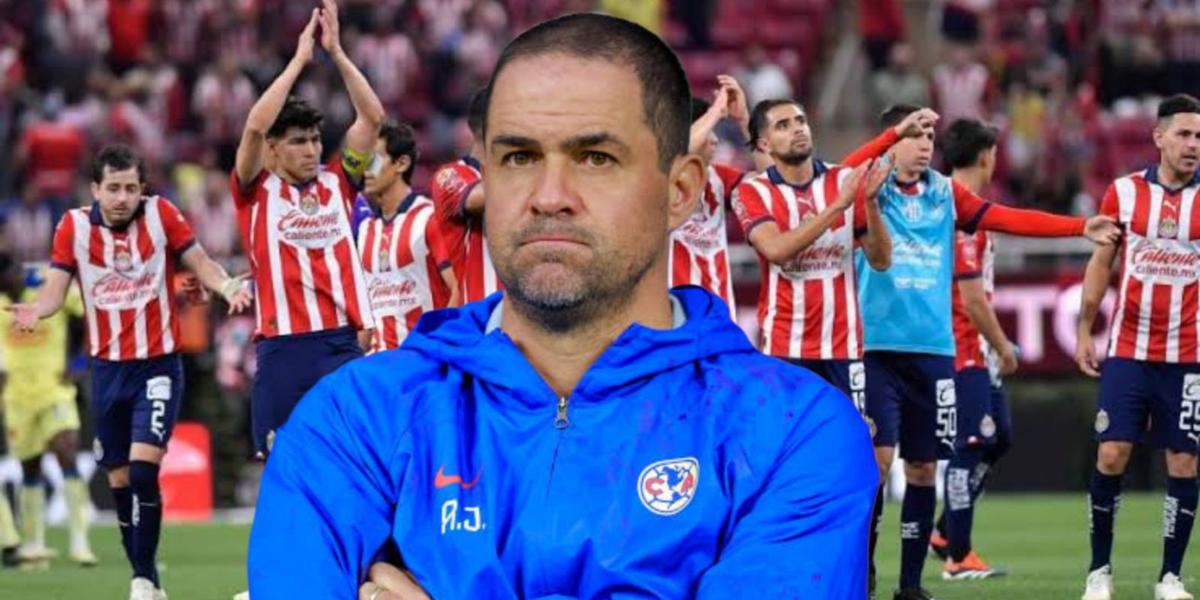 André Jardine y al fondo el equipo de Chivas (Foto: Imago7)