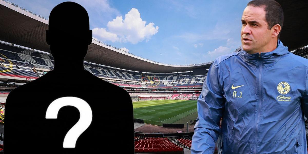 André Jardine y al fondo el Estadio Azteca (Foto: GettyImages)