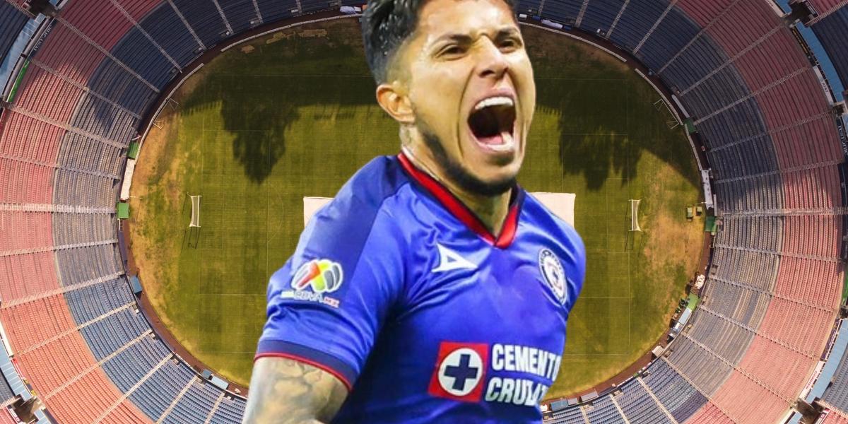 Carlos Salcedo con Cruz Azul / Foto: Luis Estrello