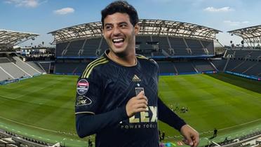 Carlos Vela y al fondo el BMO Stadium (Foto: GettyImages)