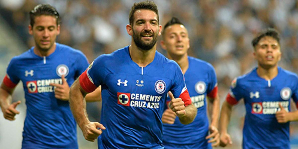 En Cruz Azul no dio el ancho y ahora, el ex que es el noveno mejor delantero del mundo