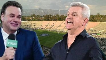 David Faitelson y Javier Aguirre, al fondo el Estadio Rose Bowl (Foto: GettyImages)