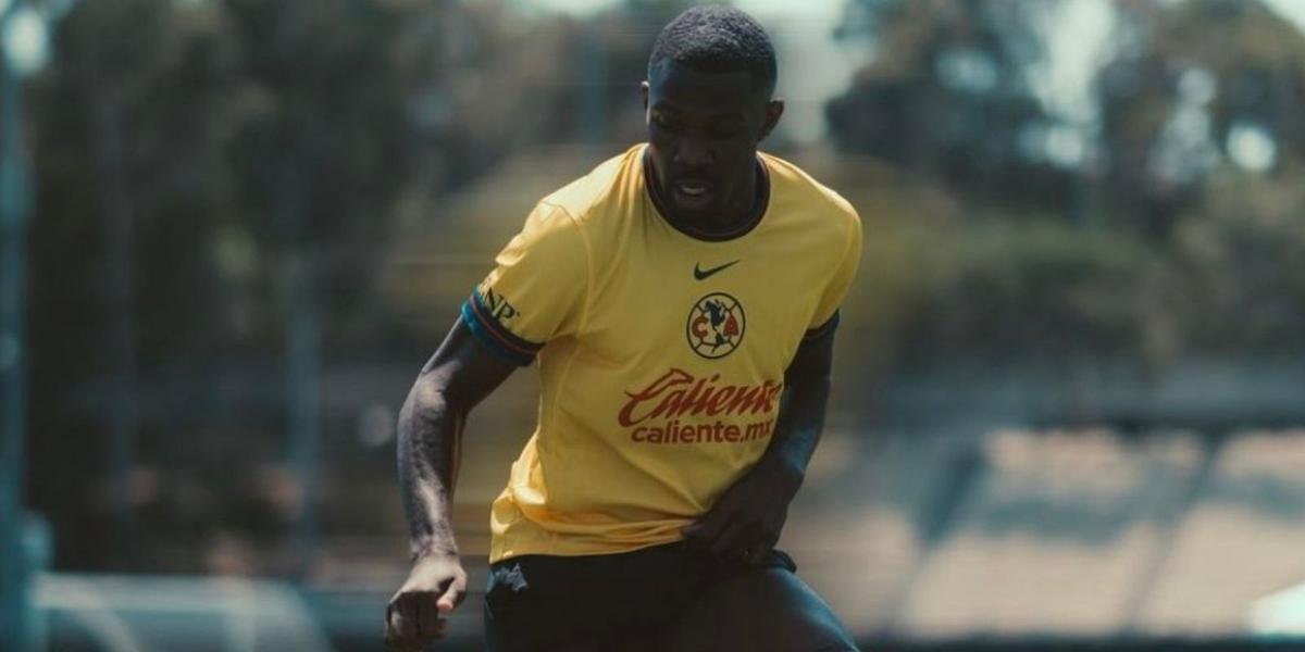 El atacante francés publicó una foto entrenando con la playera del bicampeón 