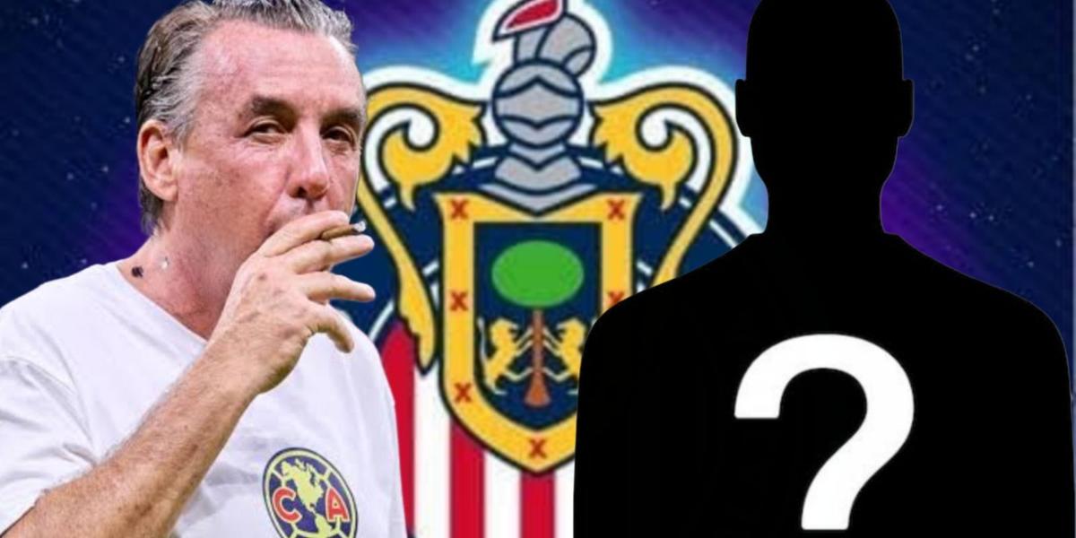 Emilio Azcárraga y al fondo el escudo de Chivas (GettyImages)