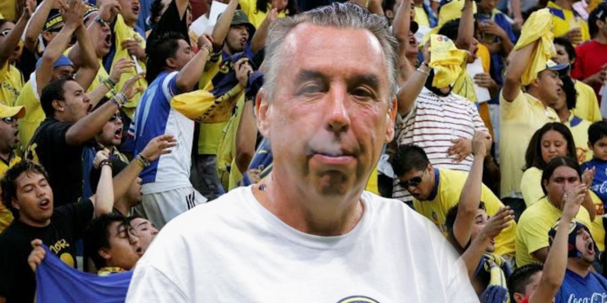 Emilio Azcárraga y al fondo la afición del América (Foto: GettyImages)