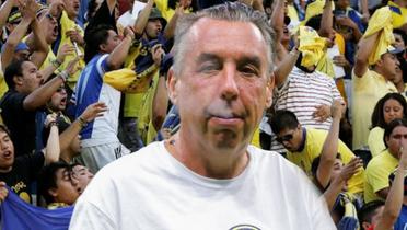 Emilio Azcárraga y al fondo la afición del América (Foto: GettyImages)