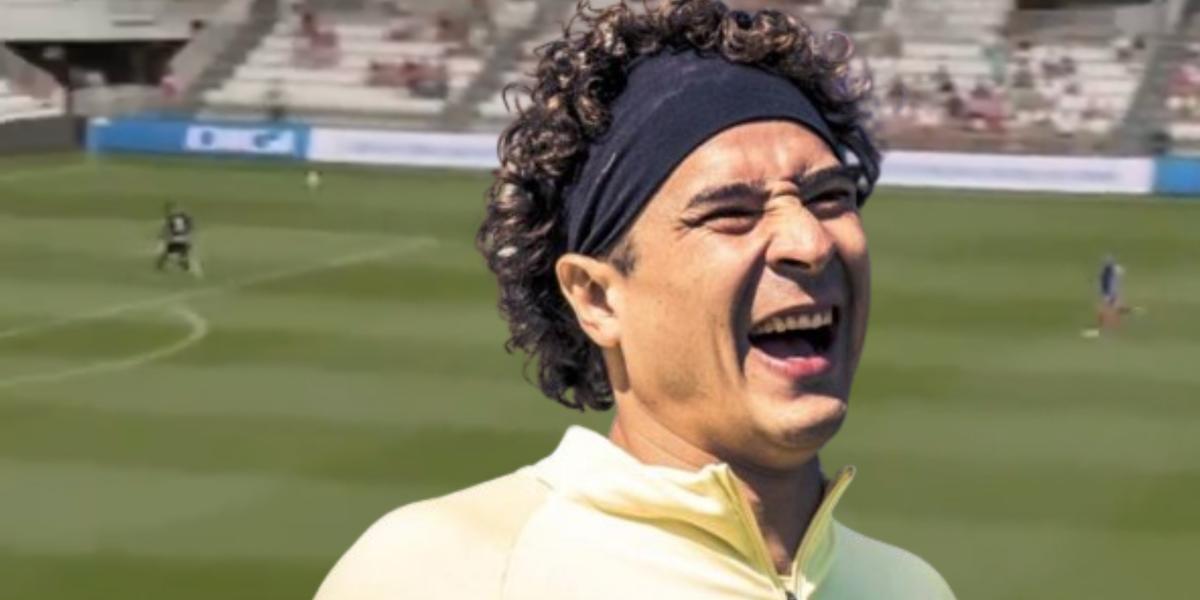 (VIDEO) Lo piden como reemplazo de Guillermo Ochoa y comete un error en España