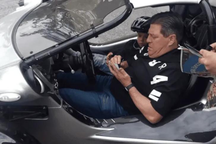 Miguel Herrera en su coche&nbsp;Campagna T-Rex