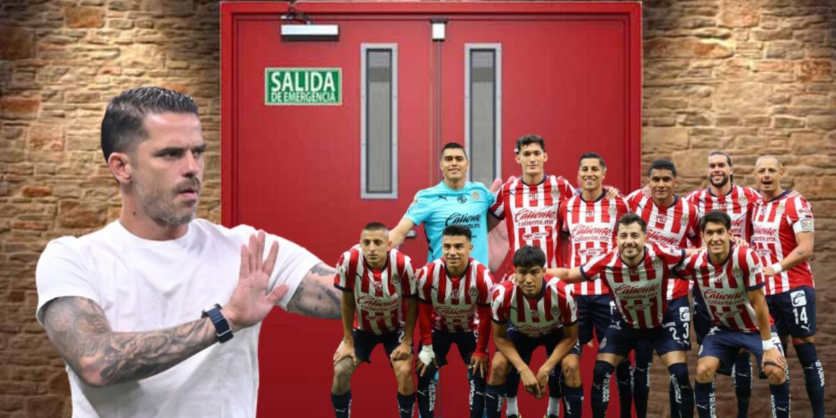 Gago y jugadores de Chivas en la puerta de salida