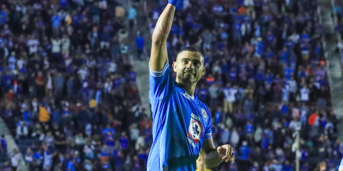 Giorgios Giakoumakis celebra su primer gol con Cruz Azul (Fuente; Cruz Azul) 