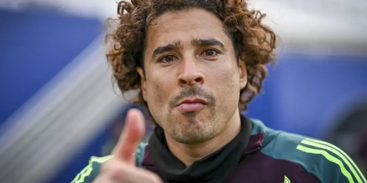 Guillermo Ochoa estaba dedicado a los videojuegos, mientras se daba el juego del Tri