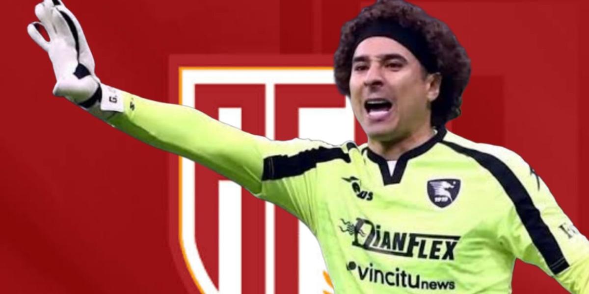 Guillermo Ochoa y al fondo el escudo del AVS SAD (Foto: GettyImages)