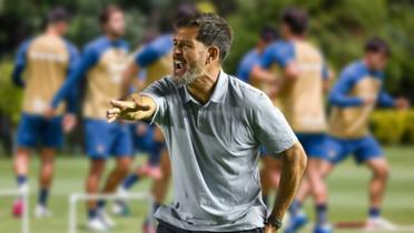 Gustavo Lema dirigiendo a Pumas / Foto: Pumas MX