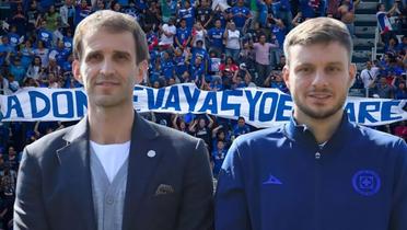 Iván Alonso y Martín Anselmi, al fondo la afición de Cruz Azul (Foto: X @CruzAzul)