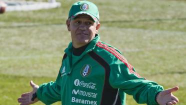 Javier Aguirre durante una práctica de México en su segundo ciclo. (Foto: Goal)