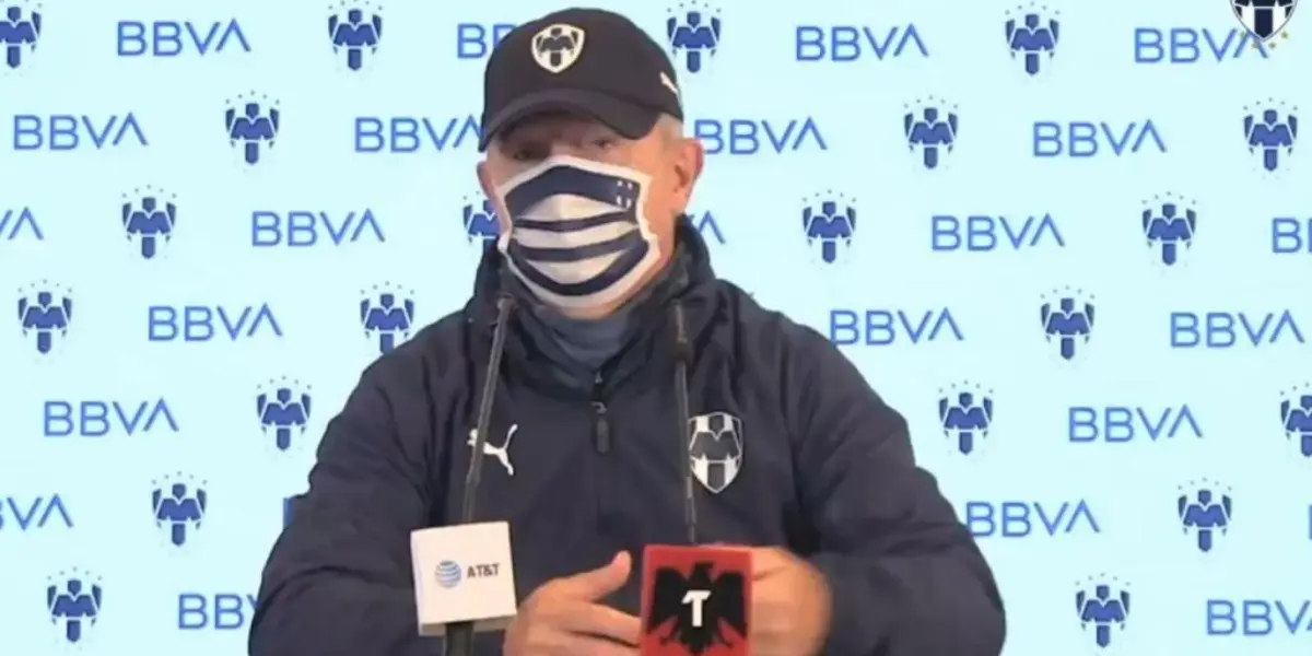 Javier Aguirre, entrenador de Rayados de Monterrey, sorprendió con la reacción que tuvo cuando buscaron cambiarle el carácter