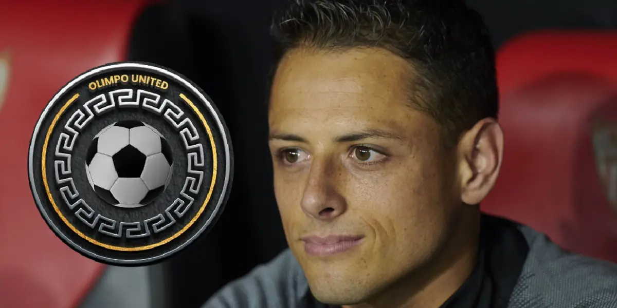 Javier Hernández y junto a él el escudo de Olimpo United / Esto 