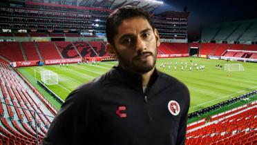 Jesús Corona y al fondo el Estadio Caliente (Foto: X @Xolos)