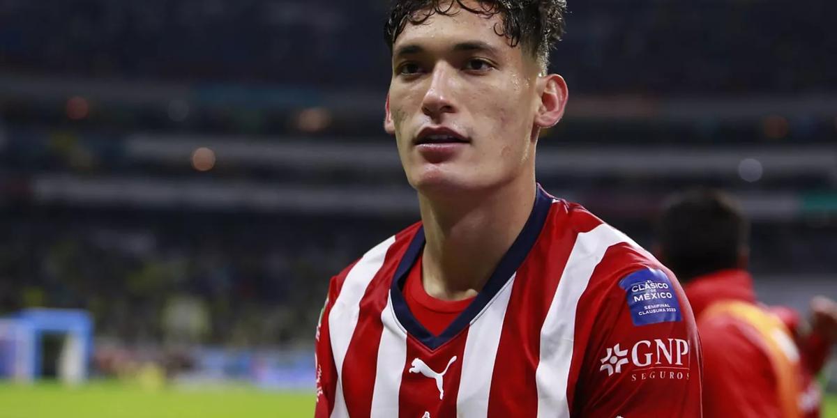 Jesús Orozco jugando cotejo en el estadio Azteca (Fuente: Mexsports) 