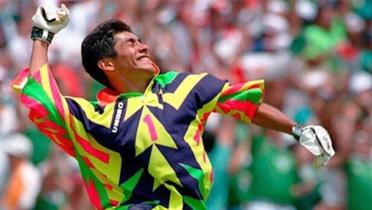 Jorge Campos celebrando (Foto: El Siglo de Durango)