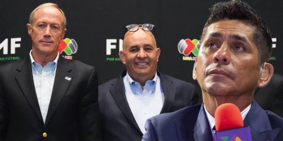 Jorge Campos y al fondo los directivos de la FMF (Foto: Imago7)