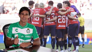 José Juan Macías durante su firma de contrato con Santos Laguna (Fuente: Mediotiempo)